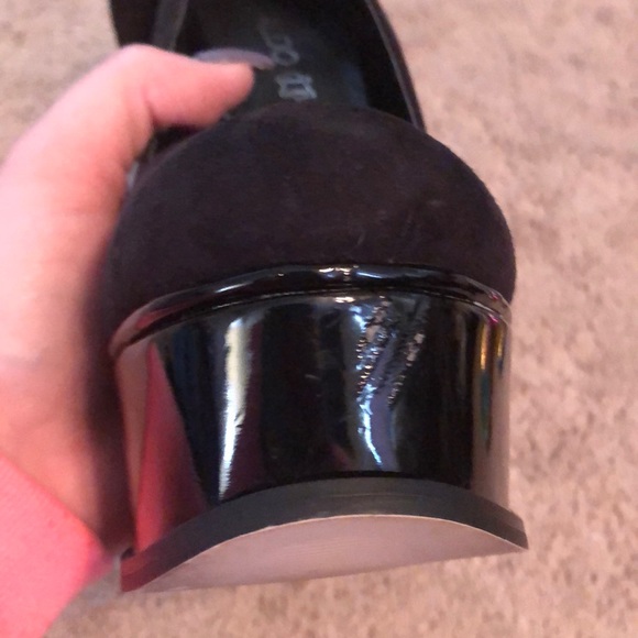 Heels - Picture 4 of 4